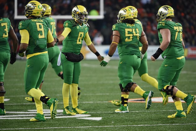 CORVALLIS, OR - NOVEMBER 29:  Quarterback Marcus Mariota #8 of the Oregon Ducks greets his teammates as they com off the field during the second quarter of the game against the Oregon State Beavers at Reser Stadium on November 29, 2014 in Corvallis, Oregon.  (Photo by Steve Dykes/Getty Images)