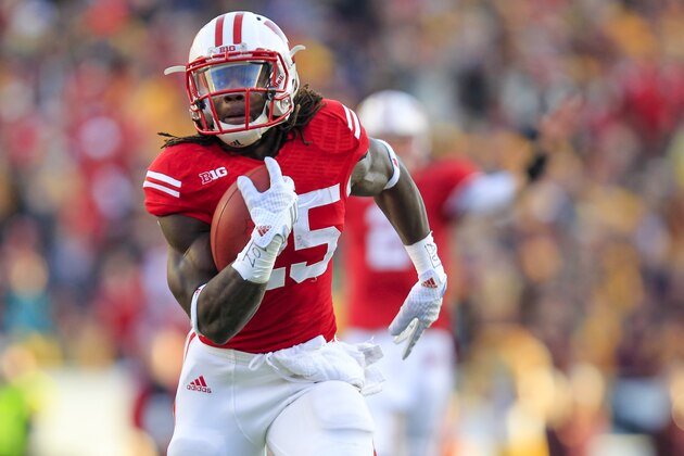 Wisconsin running back Melvin Gordon runs against Minnesota during the first half of an NCAA college football game Saturday, Nov. 29, 2014, in Madison, Wis. (AP Photo/Andy Manis)