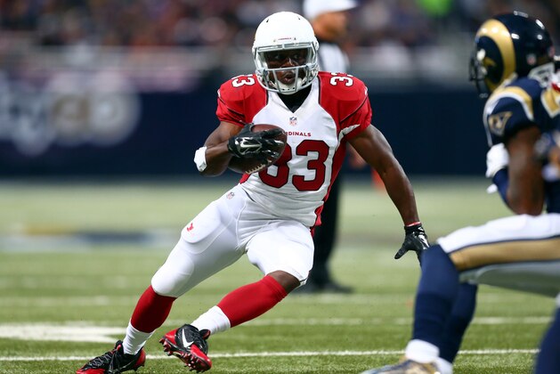 ST LOUIS, MO - DECEMBER 11:  Kerwynn Williams #33 of the Arizona Cardinals runs the ball in the first quarter against the St. Louis Rams during their game at Edward Jones Dome on December 11, 2014 in St Louis, Missouri.  (Photo by Dilip Vishwanat/Getty Images)