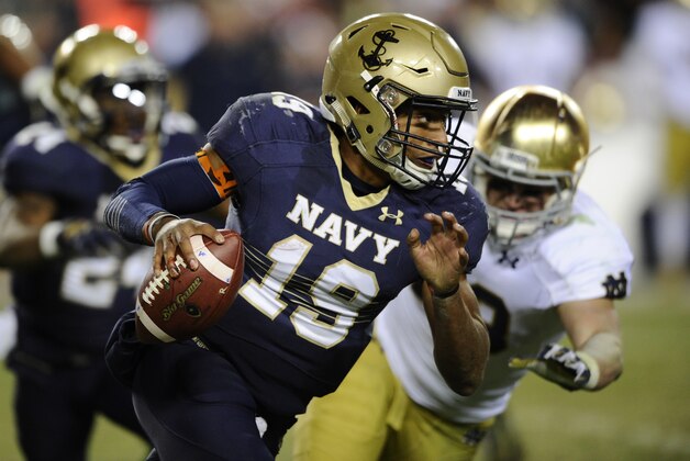Navy quarterback Keenan Reynolds (19) runs with the ball against Notre Dame during the second half of an NCAA college football game, Saturday, Nov. 1, 2014, in Landover, Md. Notre Dame won 49-39. (AP Photo/Nick Wass)