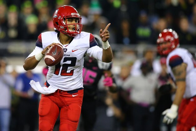 EUGENE, OR - OCTOBER 02:  Anu Solomon #12 of the Arizona Wildcats looks to pass against the Oregon Ducks at Autzen Stadium on October 2, 2014  in Eugene, Oregon.  (Photo by Jonathan Ferrey/Getty Images)
