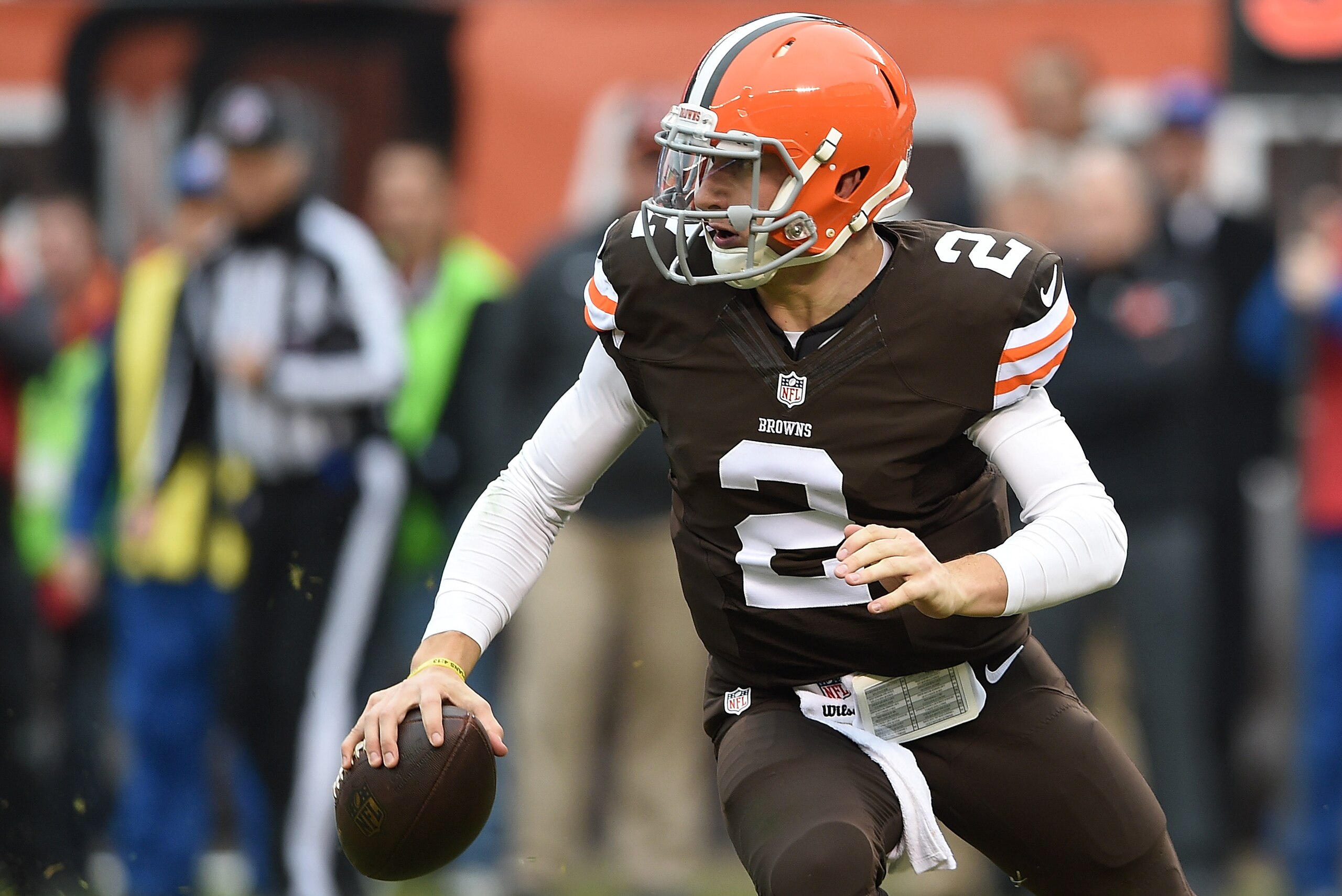 CLEVELAND, OH - DECEMBER 14:  Johnny Manziel #2 of the Cleveland Browns carries the ball during the second quarter against the Cincinnati Bengals at FirstEnergy Stadium on December 14, 2014 in Cleveland, Ohio.  (Photo by Jason Miller/Getty Images)