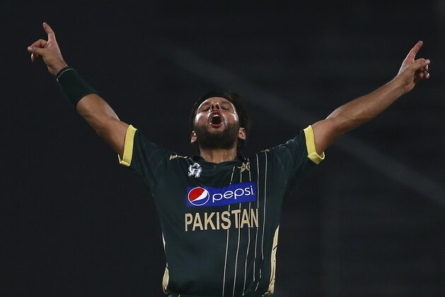 SHARJAH, UNITED ARAB EMIRATES - OCTOBER 07: Shahid Afridi of Pakistan celbrates the wicket of Steve Smith during the first match of the one day international series between Australia and Pakistan at Sharjah Cricket Stadium on October 7, 2014 in Sharjah, United Arab Emirates.  (Photo by Francois Nel/Getty Images)
