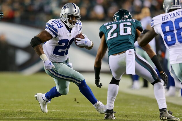 PHILADELPHIA, PA - DECEMBER 14: DeMarco Murray #29 of the Dallas Cowboys runs with the ball in the first quarter against the Philadelphia Eagles at Lincoln Financial Field on December 14, 2014 in Philadelphia, Pennsylvania. (Photo by Elsa/Getty Images) PHILADELPHIA, PA - DECEMBER 14: DeMarco Murray #29 of the Dallas Cowboys runs with the ball in the first quarter against the Philadelphia Eagles at Lincoln Financial Field on December 14, 2014 in Philadelphia, Pennsylvania. (Photo by Elsa/Getty Images)