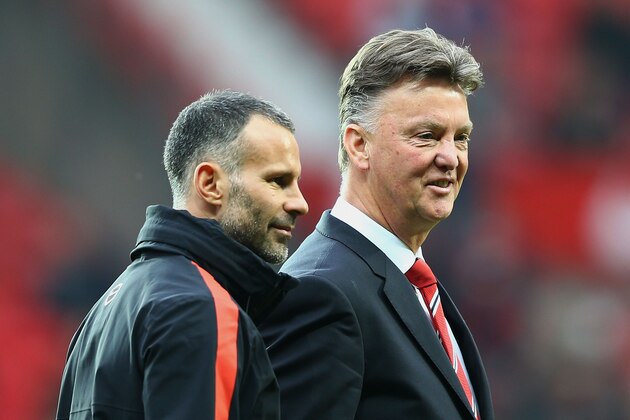 MANCHESTER, ENGLAND - NOVEMBER 29:  Louis van Gaal manager of Manchester United in discussion with assistant Ryan Giggs prior to the Barclays Premier League match between Manchester United and Hull City at Old Trafford on November 29, 2014 in Manchester, England.  (Photo by Clive Mason/Getty Images)