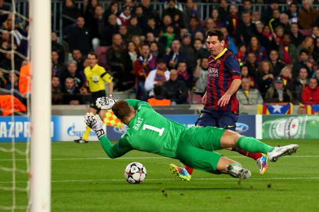 BARCELONA, SPAIN - MARCH 12:  Lionel Messi of Barcelona has his shot saved by goalkeeper Joe Hart of Manchester City during the UEFA Champions League Round of 16, second leg match between FC Barcelona and Manchester City  at Camp Nou on March 12, 2014 in Barcelona, Spain.  (Photo by Alex Livesey/Getty Images)