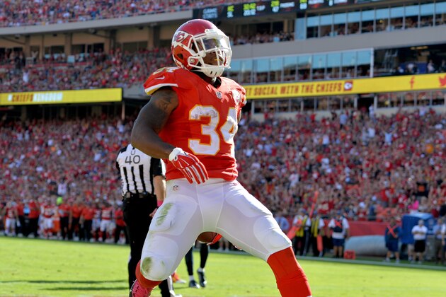 KANSAS CITY, MO - OCTOBER 26: Knile Davis #34 of the Kansas City Chiefs scores a touchdown against the St. Louis Rams during the fourth quarter at Arrowhead Stadium on October 26, 2014 in Kansas City, Missouri. (Photo by Peter Aiken/Getty Images) KANSAS CITY, MO - OCTOBER 26: Knile Davis #34 of the Kansas City Chiefs scores a touchdown against the St. Louis Rams during the fourth quarter at Arrowhead Stadium on October 26, 2014 in Kansas City, Missouri. (Photo by Peter Aiken/Getty Images)