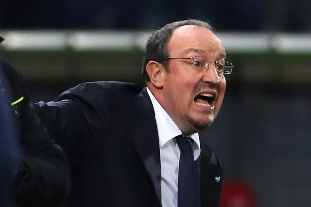 Napoli coach Rafael Benitez calls out to his players during a Serie A soccer match between Sampdoria and Napoli in Genoa, Italy, Monday, Dec. 1, 2014. (AP Photo/Carlo Baroncini)