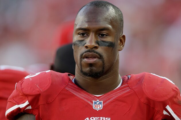 SANTA CLARA, CA - SEPTEMBER 14:  Tight end Vernon Davis #85 of the San Francisco 49ers stands on the sidelines during their game against the Chicago Bears at Levi's Stadium on September 14, 2014 in Santa Clara, California.  (Photo by Ezra Shaw/Getty Images)