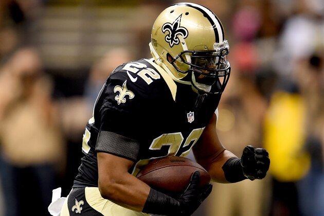 NEW ORLEANS, LA - NOVEMBER 16: Mark Ingram #22 of the New Orleans Saints drives the ball for a first down against the Cincinnati Bengals during the first quarter at Mercedes-Benz Superdome on November 16, 2014 in New Orleans, Louisiana. (Photo by Stacy Revere/Getty Images)