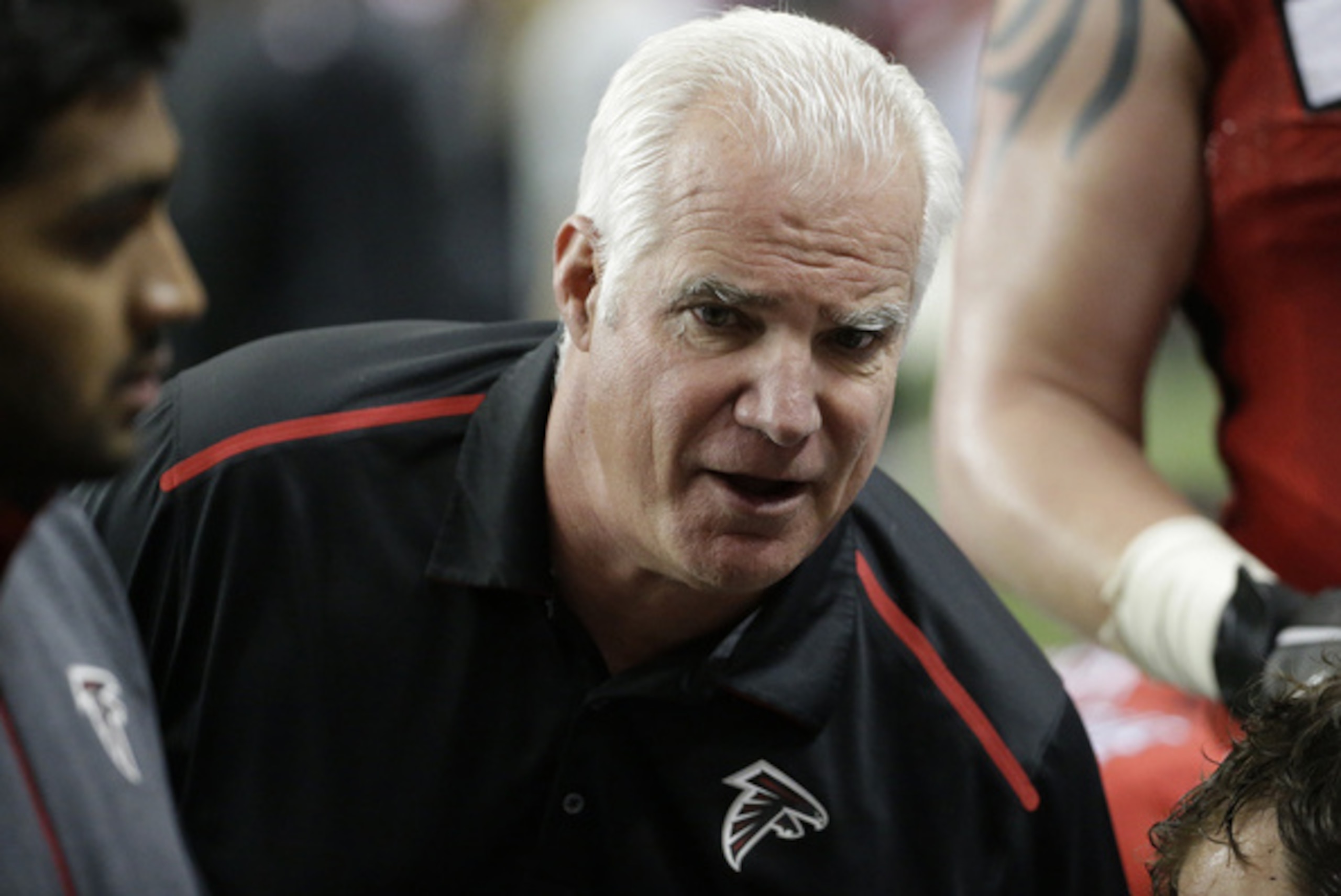 Atlanta Falcons head coach Mike Smith speaks to players on the sidelines during the second half of an NFL football game against the Pittsburgh Steelers, Sunday, Dec. 14, 2014, in Atlanta. (AP Photo/David Goldman) Atlanta Falcons head coach Mike Smith speaks to players on the sidelines during the second half of an NFL football game against the Pittsburgh Steelers, Sunday, Dec. 14, 2014, in Atlanta. (AP Photo/David Goldman)