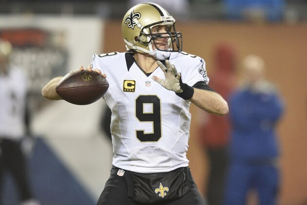 CHICAGO, IL - DECEMBER 15: Drew Brees #9 of the New Orleans Saints looks to pass during the first quarter of a game against the Chicago Bears at Soldier Field on December 15, 2014 in Chicago, Illinois. (Photo by Brian Kersey/Getty Images)