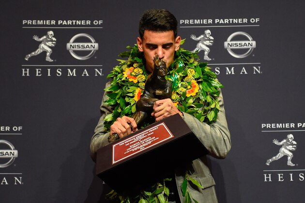 NEW YORK, NY - DECEMBER 13:  Oregon Ducks quarterback Marcus Mariota poses with the Heisman Trophy during a press conference after the 2014 Heisman Trophy presentation at the New York Marriott Marquis on December 13, 2014 in New York City.  (Photo by Alex Goodlett/Getty Images)