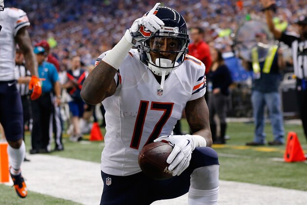 DETROIT, MI - NOVEMBER 27: Alshon Jeffery #17 of the Chicago Bears celebrates a first quarter touchdown against the Detroit Lions at Ford Field on November 27 , 2014 in Detroit, Michigan. (Photo by Leon Halip/Getty Images)