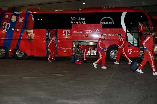 MUNICH, GERMANY - NOVEMBER 01:  The players arrive at the stadium prior to the Bundesliga match between FC Bayern Muenchen and Borussia Dortmund at Allianz Arena on November 1, 2014 in Munich, Germany.  (Photo by Daniel Kopatsch/Getty Images for MAN)