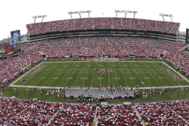 TAMPA, FL - SEPTEMBER 28: A general view of Raymond James Stadium as the Tampa Bay Buccaneers host the Green Bay Packers on September 28, 2008 in Tampa, Florida.  (Photo by Al Messerschmidt/Getty Images)