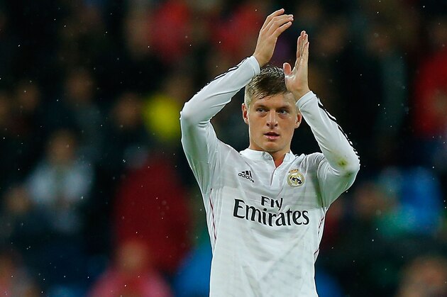 MADRID, SPAIN - NOVEMBER 08: Toni Kroos of Real Madrid CF claps to the audience after the La Liga match between Real Madrid CF and Rayo Vallecano de Madrid at Estadio Santiago Bernabeu on November 8, 2014 in Madrid, Spain.  (Photo by Gonzalo Arroyo Moreno/Getty Images)