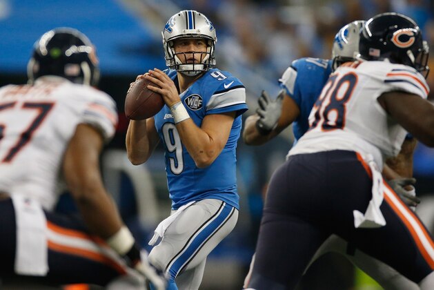 DETROIT, MI - NOVEMBER 27: Matthew Stafford #9 of the Detroit Lions looks to throw a first quarter pass against the Chicago Bears at Ford Field on November 27, 2014 in Detroit, Michigan. (Photo by Gregory Shamus/Getty Images)