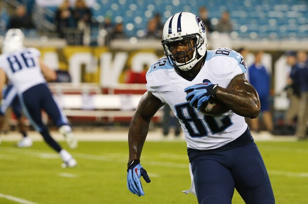 JACKSONVILLE, FL - DECEMBER 18:  Delanie Walker #82 of the Tennessee Titans warms up prior to their game against the Jacksonville Jaguars at EverBank Field on December 18, 2014 in Jacksonville, Florida.  (Photo by Sam Greenwood/Getty Images)
