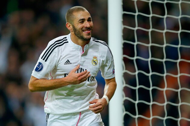 MADRID, SPAIN - NOVEMBER 04:  Karim Benzema of Real Madrid CF celebrates scoring the opening goal during the UEFA Champions League Group B match between Real Madrid CF and Liverpool FC at Estadio Santiago Bernabeu on November 4, 2014 in Madrid, Spain.  (Photo by Gonzalo Arroyo Moreno/Getty Images)