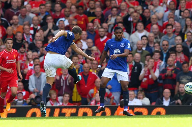 LIVERPOOL, ENGLAND - SEPTEMBER 27:  Phil Jagielka of Everton scores a late goal to level the scores at 1-1 during the Barclays Premier League match between Liverpool and Everton at Anfield on September 27, 2014 in Liverpool, England.  (Photo by Alex Livesey/Getty Images)