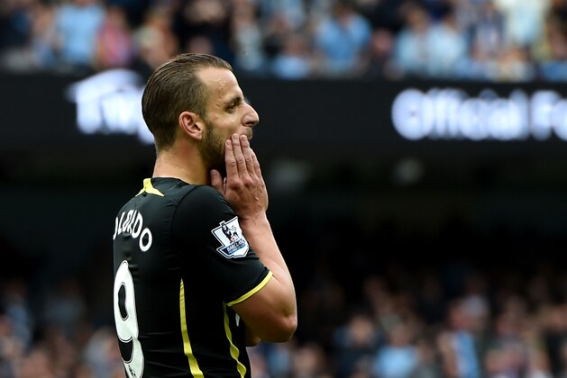 MANCHESTER, ENGLAND - OCTOBER 18:  Roberto Soldado of Spurs reacts after missing with his penalty attempt during the Barclays Premier League match between Manchester City and Tottenham Hotspur at Etihad Stadium on October 18, 2014 in Manchester, England.  (Photo by Michael Regan/Getty Images)