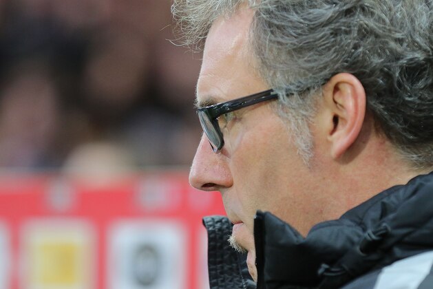Paris Saint Germain's headcocah Laurent Blanc looks on at the start of his League One soccer match against Guingamp, in Guingamp, western France, Sunday, Dec. 14 , 2014. (AP Photo/David Vincent)