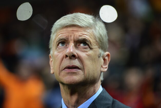 ISTANBUL, TURKEY - DECEMBER 09:  Arsene Wenger manager of Arsenal looks on prior to the UEFA Champions League Group D match between Galatasaray AS and Arsenal FC at Ali Sami Yen Arena on December 9, 2014 in Istanbul, Turkey.  (Photo by Jamie McDonald/Getty Images)