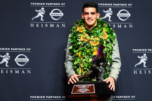 NEW YORK, NY - DECEMBER 13:  Oregon Ducks quarterback Marcus Mariota poses with the Heisman Trophy during a press conference after the 2014 Heisman Trophy presentation at the New York Marriott Marquis on December 13, 2014 in New York City.  (Photo by Alex Goodlett/Getty Images)