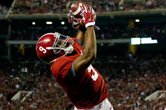 TUSCALOOSA, AL - NOVEMBER 29:  Amari Cooper #9 of the Alabama Crimson Tide catches a 17 yard touchdown pass from Blake Sims #6 in the first quarter against Jonathan Jones #3 of the Auburn Tigers during the Iron Bowl at Bryant-Denny Stadium on November 29, 2014 in Tuscaloosa, Alabama.  (Photo by Kevin C. Cox/Getty Images)