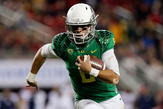 SANTA CLARA, CA - DECEMBER 05: Marcus Mariota #8 of the Oregon Ducks scrambles in the first half against the Arizona Wildcats during the PAC-12 Championships at Levi's Stadium on December 5, 2014 in Santa Clara, California. (Photo by Brian Bahr/Getty Images)