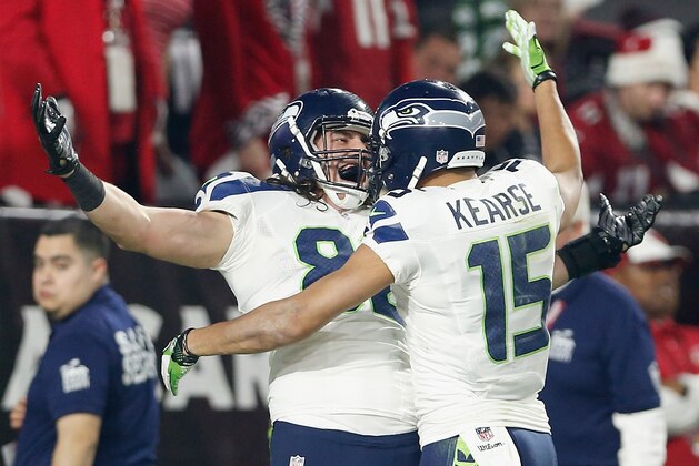 GLENDALE, AZ - DECEMBER 21:  Tight end Luke Willson #82 of the Seattle Seahawks celebrates with wide receiver Jermaine Kearse #15 after Wilson score a 80 yard touchdown reception in the second quarter during the NFL game against the Arizona Cardinals at the University of Phoenix Stadium on December 21, 2014 in Glendale, Arizona.  (Photo by Christian Petersen/Getty Images)