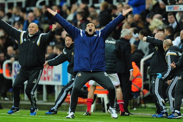 NEWCASTLE UPON TYNE, ENGLAND - DECEMBER 21:  Sunderland manager Gus Poyet celebrates the winning goal during the Barclays Premier League match between Newcastle United and Sunderland at St James' Park on December 21, 2014 in Newcastle upon Tyne, England.  (Photo by Stu Forster/Getty Images)