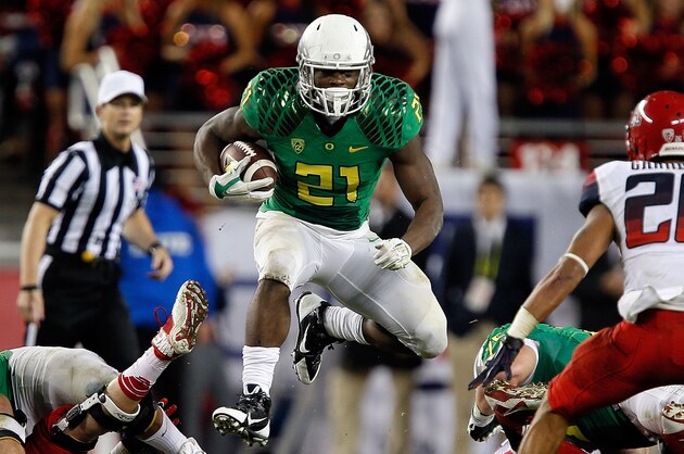 SANTA CLARA, CA - DECEMBER 05: Royce Freeman #21 of the Oregon Ducks breaks through traffic in the first half against the Arizona Wildcats during the PAC-12 Championships at Levi's Stadium on December 5, 2014 in Santa Clara, California. (Photo by Brian Bahr/Getty Images)