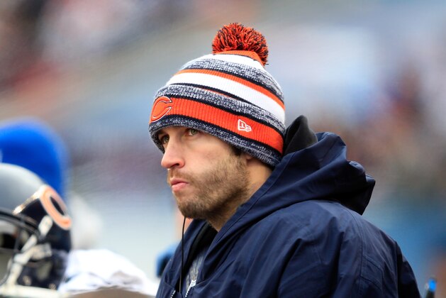 CHICAGO, IL - DECEMBER 21:  Jay Cutler #6 of the Chicago Bears watches from the bench during the third quarter of a game against the Detroit Lions at Soldier Field on December 21, 2014 in Chicago, Illinois.  (Photo by Jamie Squire/Getty Images)