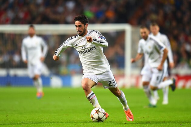 MADRID, SPAIN - NOVEMBER 04: Isco of Real Madrid CF on the ball during the UEFA Champions League Group B match between Real Madrid CF and Liverpool FC at Estadio Santiago Bernabeu on November 4, 2014 in Madrid, Spain.  (Photo by Shaun Botterill/Getty Images)