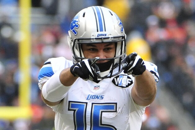 CHICAGO, IL - DECEMBER 21:  Golden Tate #15 of the Detroit Lions points after making a first down during the second quarter of a game against the Chicago Bears at Soldier Field on December 21, 2014 in Chicago, Illinois. (Photo by David Banks/Getty Images)