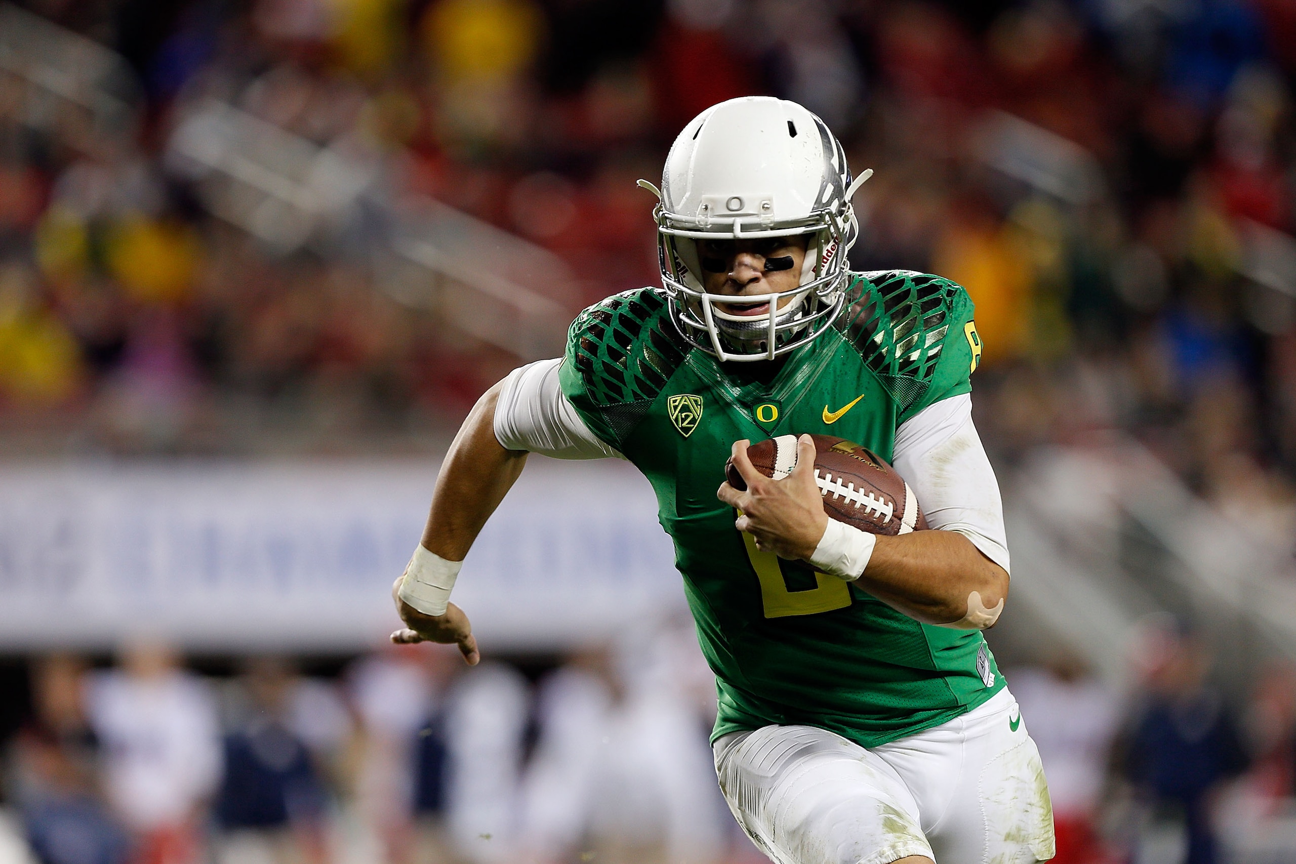 SANTA CLARA, CA - DECEMBER 05: Marcus Mariota #8 of the Oregon Ducks scrambles in the first half against the Arizona Wildcats during the PAC-12 Championships at Levi's Stadium on December 5, 2014 in Santa Clara, California. (Photo by Brian Bahr/Getty Images)