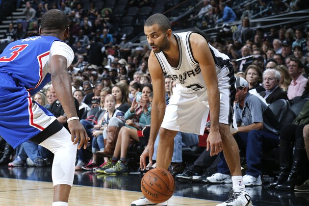 SAN ANTONIO, TX - DECEMBER 22: Tony Parker #9 of the San Antonio Spurs handles the ball against the Los Angeles Clippers on December 22, 2014 at the AT&T Center in San Antonio, Texas. NOTE TO USER: User expressly acknowledges and agrees that, by downloading and or using this Photograph, user is consenting to the terms and conditions of the Getty Images License Agreement. Mandatory Copyright Notice: Copyright 2014 NBAE (Photo by Chris Covatta/NBAE via Getty Images)