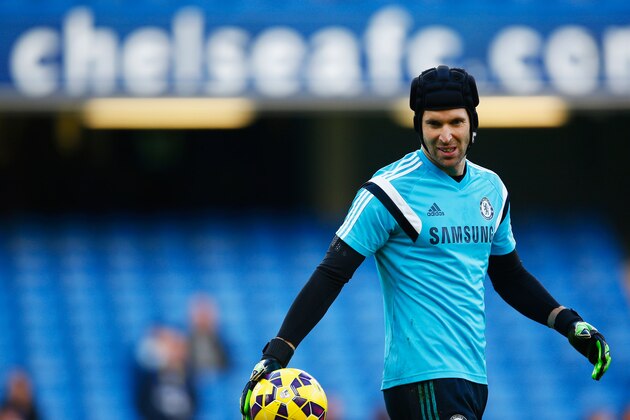 LONDON, ENGLAND - DECEMBER 13:  Goalkeeper Petr Cech of Chelsea warms up prior to the Barclays Premier League match between Chelsea and Hull City at Stamford Bridge on December 13, 2014 in London, England.  (Photo by Clive Rose/Getty Images)