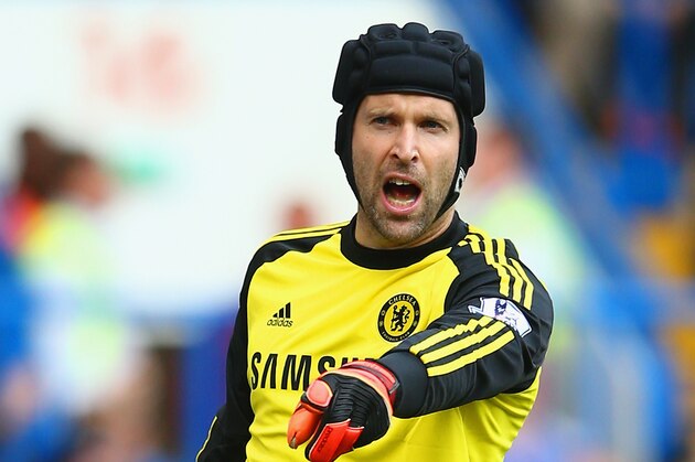 LONDON, ENGLAND - OCTOBER 05: Petr Cech of Chelsea in action during the Barclays Premier League match between Chelsea and Arsenal at Stamford Bridge on October 4, 2014 in London, England.  (Photo by Paul Gilham/Getty Images)