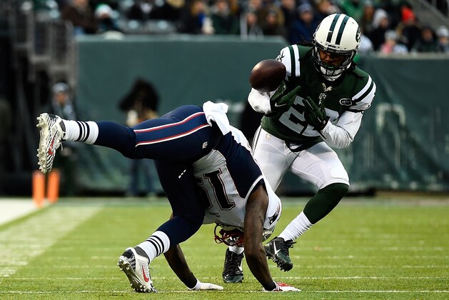 EAST RUTHERFORD, NJ - DECEMBER 21: Cornerback Marcus Williams #22 of the New York Jets intercepts a ball intended for wide receiver Brandon LaFell #19 of the New England Patriots during a game at MetLife Stadium on December 21, 2014 in East Rutherford, New Jersey.  (Photo by Alex Goodlett/Getty Images)