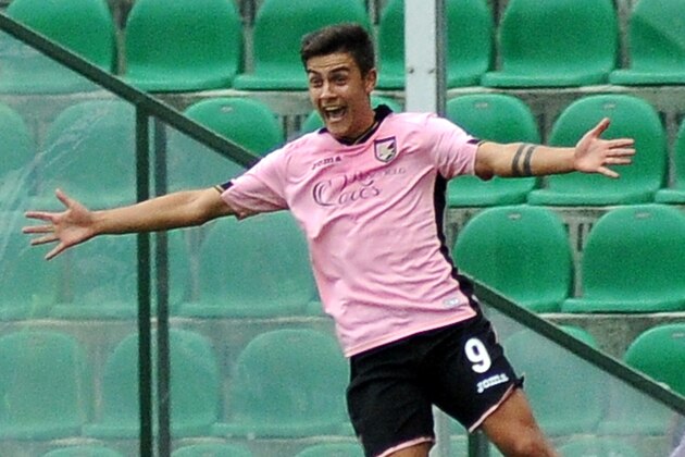Palermo's Paulo Dybala celebrates after he scored during the Serie A soccer match between Palermo and Parma, at La Favorita stadium in Palermo, Italy, Sunday, Nov. 30,  2014. (AP Photo/Alessandro Fucarini)