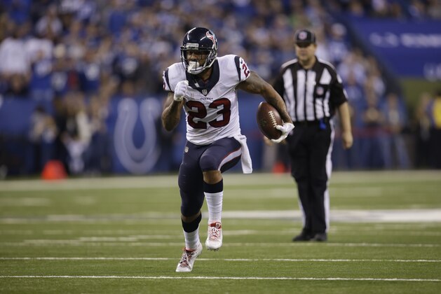 Houston Texans running back Arian Foster runs against the Indianapolis Colts during the second half of an NFL football game in Indianapolis, Sunday, Dec. 14, 2014. (AP Photo/AJ Mast)