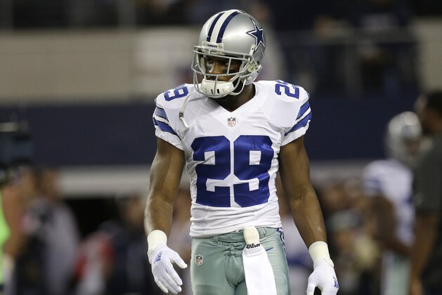 Dallas Cowboys running back DeMarco Murray (29) walks across the field during warm ups before an NFL football game, Sunday, Dec. 21, 2014, in Arlington, Texas. Murray is scheduled to play in a limited roll after have surgery on his left hand for a broken bone repair.  (AP Photo/Tim Sharp)