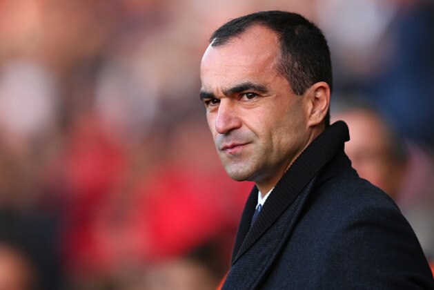 SOUTHAMPTON, ENGLAND - DECEMBER 20:  Roberto Martinez, manager of Everton looks on during the Barclays Premier League match between Southampton and Everton at St Mary's Stadium on December 20, 2014 in Southampton, England.  (Photo by Bryn Lennon/Getty Images)