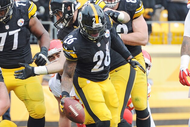 Pittsburgh Steelers running back Le'Veon Bell (26) celebrates his one-yard touchdown run during the first half of an NFL football game against the Kansas City Chiefs in Pittsburgh, Sunday, Dec. 21, 2014. (AP Photo/Don Wright)