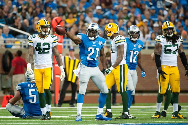 Sep 21, 2014; Detroit, MI, USA; Detroit Lions running back Reggie Bush (21) celebrates a first down during the game against the Green Bay Packers at Ford Field. Detroit won 19-7. Mandatory Credit: Tim Fuller-USA TODAY Sports