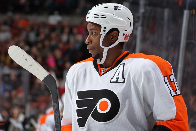 ANAHEIM, CA - DECEMBER 3:  Wayne Simmonds #17 of the Philadelphia Flyers looks on during the game against the Anaheim Ducks on December 3, 2014 at Honda Center in Anaheim, California. (Photo by Debora Robinson/NHLI via Getty Images)