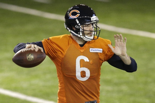 Chicago Bears quarterback Jay Cutler (6) looks to a pass during NFL football practice at Hallas Hall on Wednesday, Dec. 24, 2014, in Lake Forest, Ill. Jimmy Clausen will miss the final game of the season because of a concussion, and Cutler will move back into the lineup. (AP Photo/Nam Y. Huh)